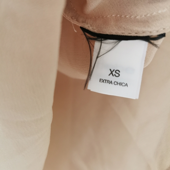 BEBE - Beige Flowy Top - Picture 5 of 5